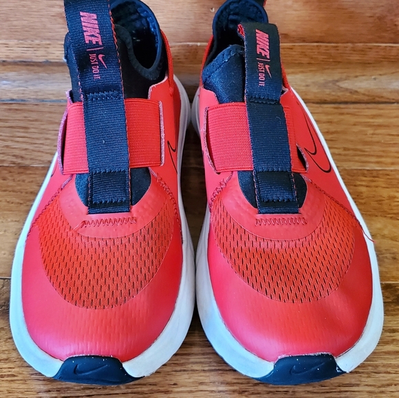 Nike - Picture 2 of 3